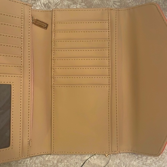 Brand New Guess Brown w/ Orange Detail & Gold Tone Accents Trifold Snap Wallet - Picture 13 of 16